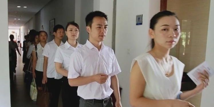 面试官“山”字加一笔，是什么字女博士机智回复，被录用休闲区蓝鸢梦想 - Www.slyday.coM
