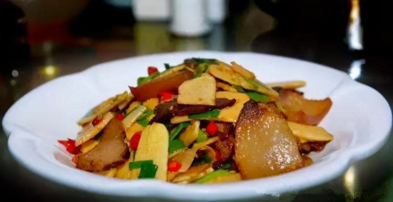 冬笋炒腊肉时别只会焯水大厨多加这一步冬笋不涩更爽脆