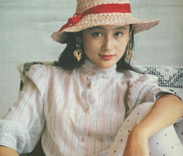 她凭什么被称为"大陆第一美人",看到她年轻时候的照片就明白了|美人|