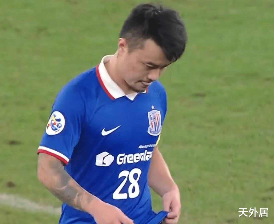 曹赟定怒喷裁判染红,大逆转后又送点球,谁背锅?