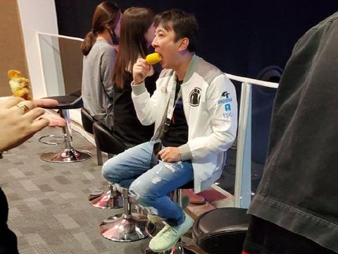 王思聪换鞋速度不如换女友?aj诱惑力那么大,却唯独偏爱椰子鞋