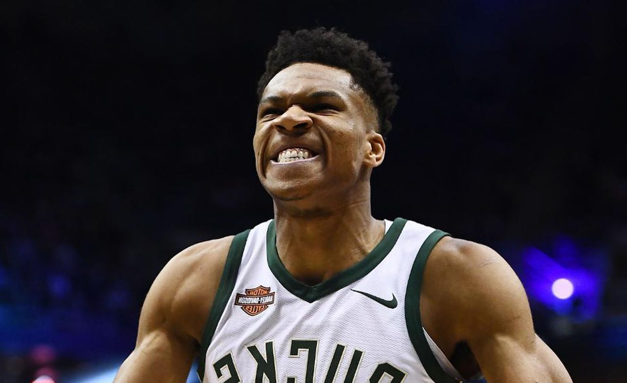 48亿顶薪续约!字母哥宣布决定,浓眉梦碎,湖人迎最后拼图