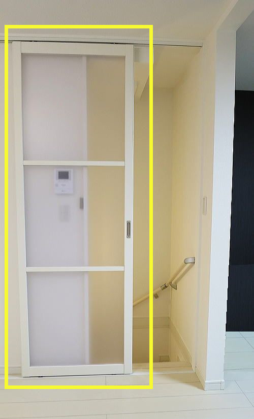 楼梯口装推拉门多花5000块也值,开合不占地,楼上楼下分2家__财经头条