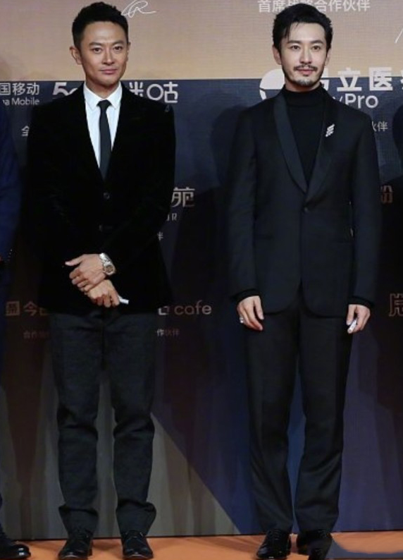 黄晓明与印小天同框,两人不管是身高还是颜值都旗鼓相当,只是印小天