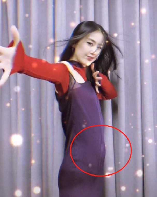 全身上下都很苗条,却唯独小腹凸起明显,肚子上的赘肉和身形格格不入