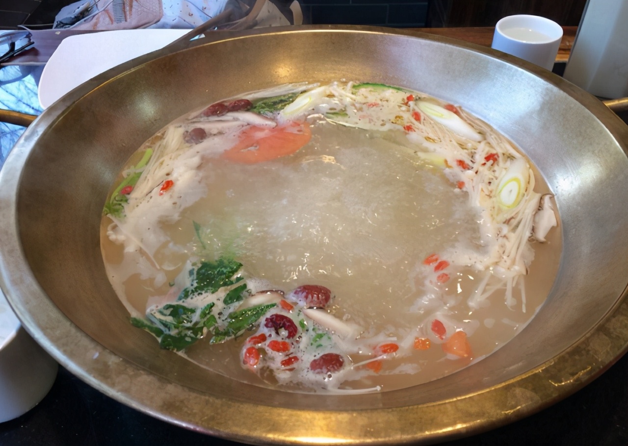 吃火锅,聪明人从不点"清汤锅",老板:这才是内行人