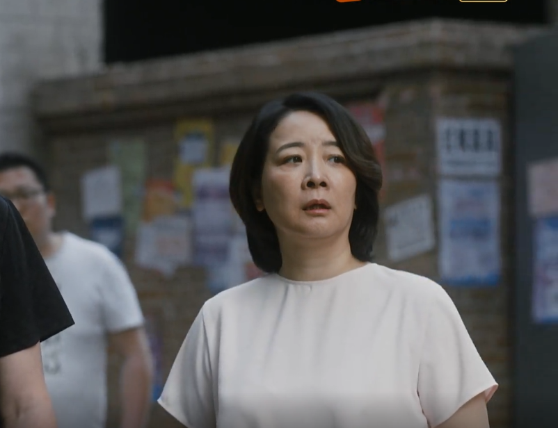 当然这部剧配角阵容足够强大,目前出场的有李传缨(饰演疤叔),陈小艺