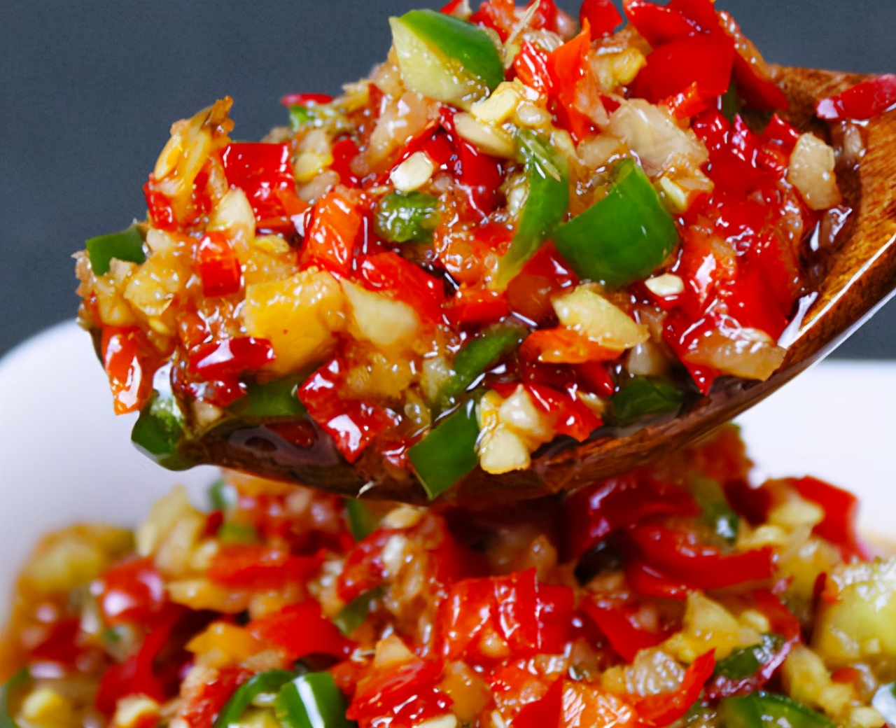 做剁椒酱,别只会加盐,记得多加2味料,剁椒酱不长毛不易变质