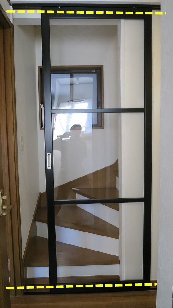 楼梯口装推拉门多花5000块也值,开合不占地,楼上楼下分2家__财经头条