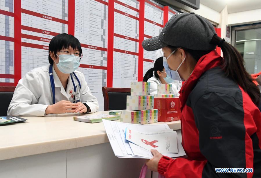 A visitor learns AIDS prevention know-hows during an AIDS awareness campaign held on the occasion of World AIDS Day at Haidian Hospital in Beijing, capital of China, Dec. 1, 2020. (Xinhua/Ren Chao)