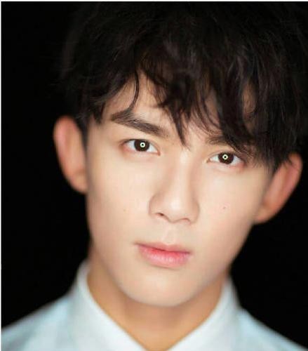 吴磊是一位童星出道的男演员,从小火到大,出演过很多经典影视作品
