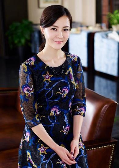 岁月带不走的是气质,气质美女刘孜