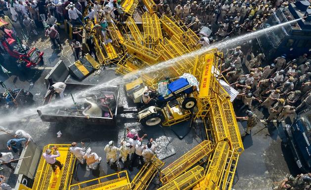 印度爆发大规模抗议,近万人抗议者涌入首都,警察只坚持了两小时休闲区蓝鸢梦想 - Www.slyday.coM 印度爆发大规模抗议,近万人抗议者涌入首都,警察只坚持了两小时休闲区蓝鸢梦想 - Www.slyday.coM