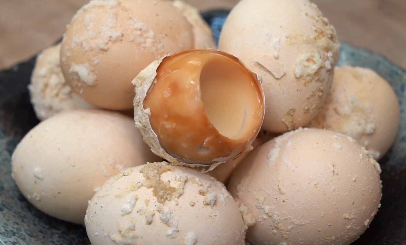 真正懒人盐焗鸡蛋,一个电饭煲就搞定,咸香入味,比买的还要好吃