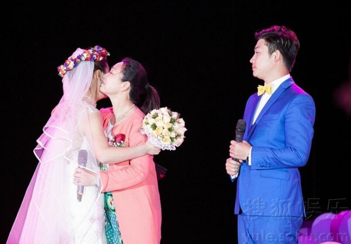 不过自从2014年与主持人兼演员的贺毅结婚之后,郝洛钒就没有再出现在
