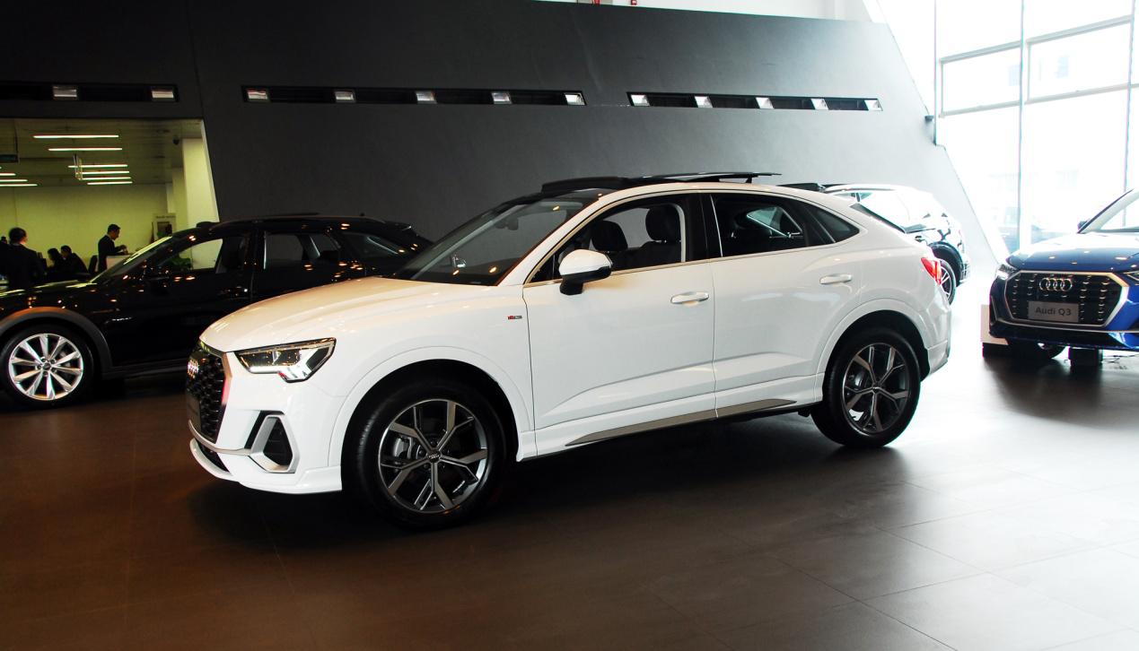 30万的豪华轿跑suv,除了颜值还有什么?奥迪q3轿跑到店实拍