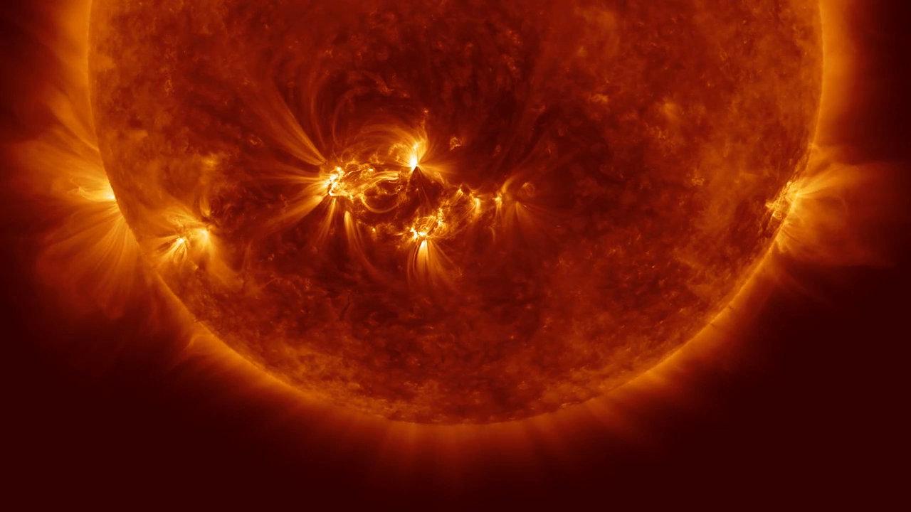 给力的太阳,在今年最后一月爆发了很多耀斑!