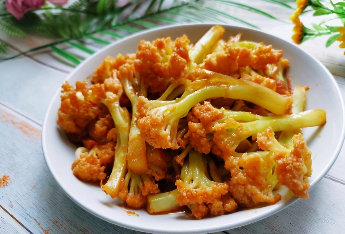 不加一滴水,茄汁干煸花新做法,比清炒好吃多了|花菜|西红柿|番茄酱