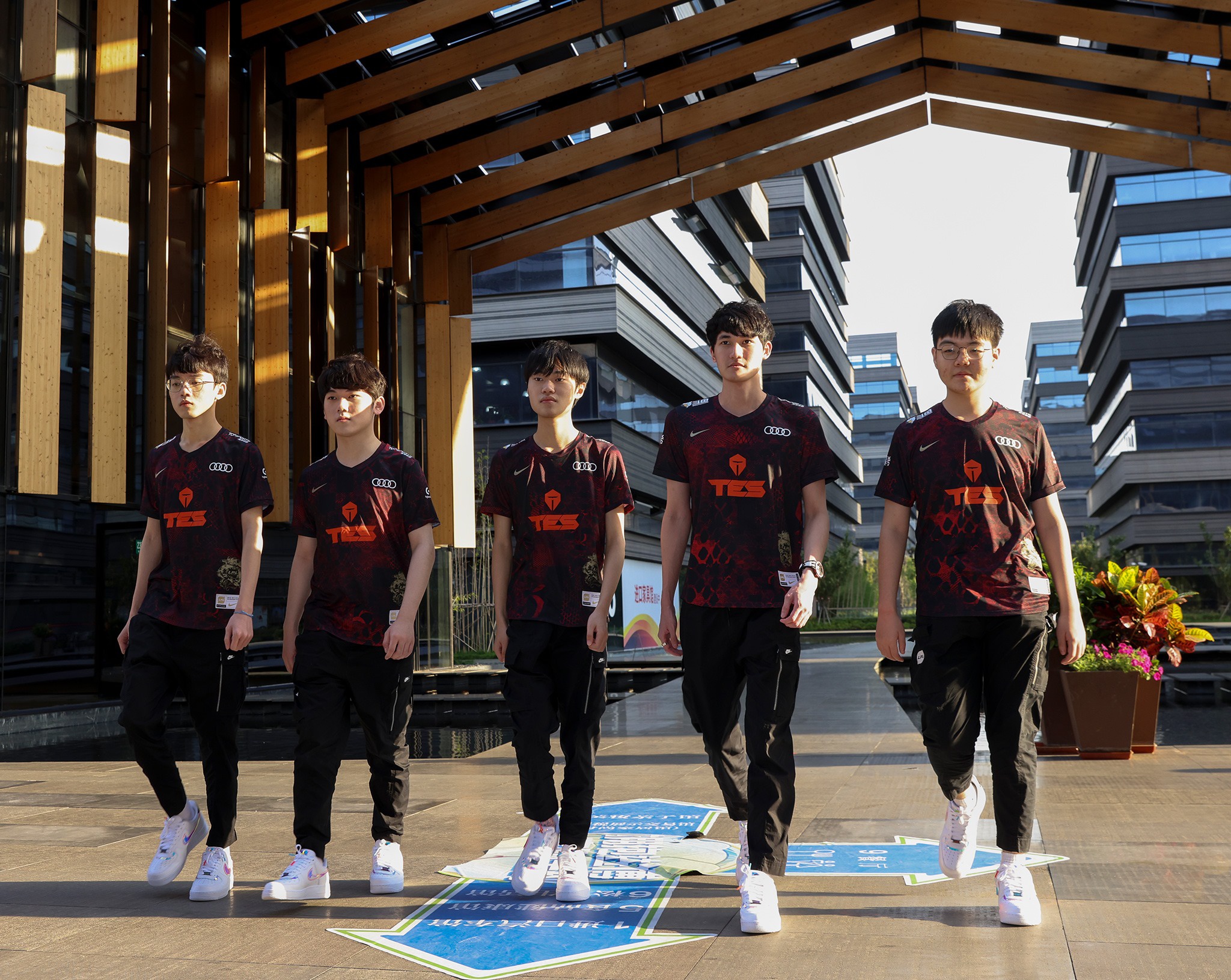 职业青训营代表队3支ldl战队:sdx,leg,ym17支lpl战队:tes,jdg,sn,lgd