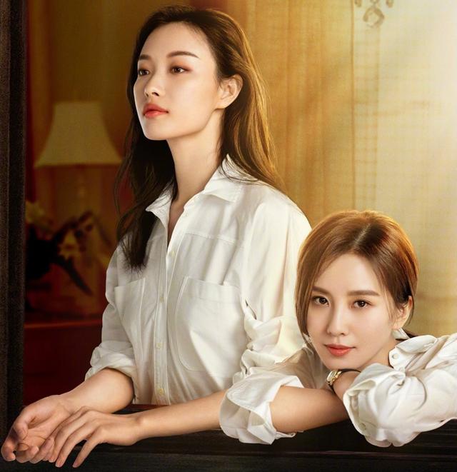 姐妹情深倪妮刘诗诗走红毯全程十指相扣还当众贴脸玩亲亲