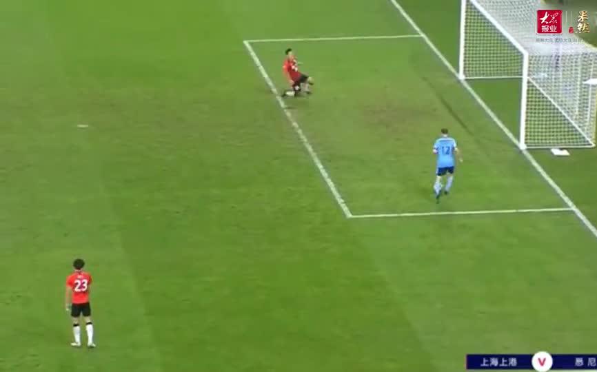 傅欢摊手放弃追球 消极比赛引发球迷不满