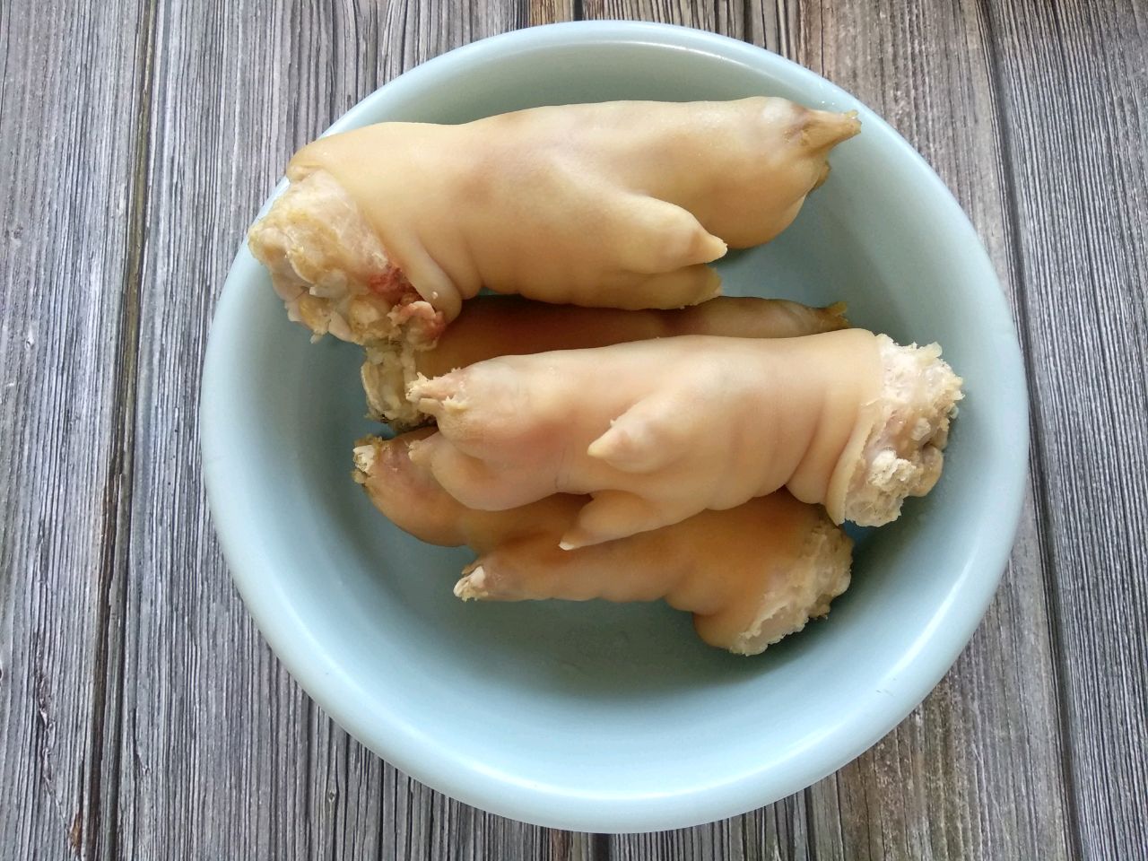 "皮开肉绽"的酱猪蹄,鲜香入味,软烂好嚼,好吃到舔手指