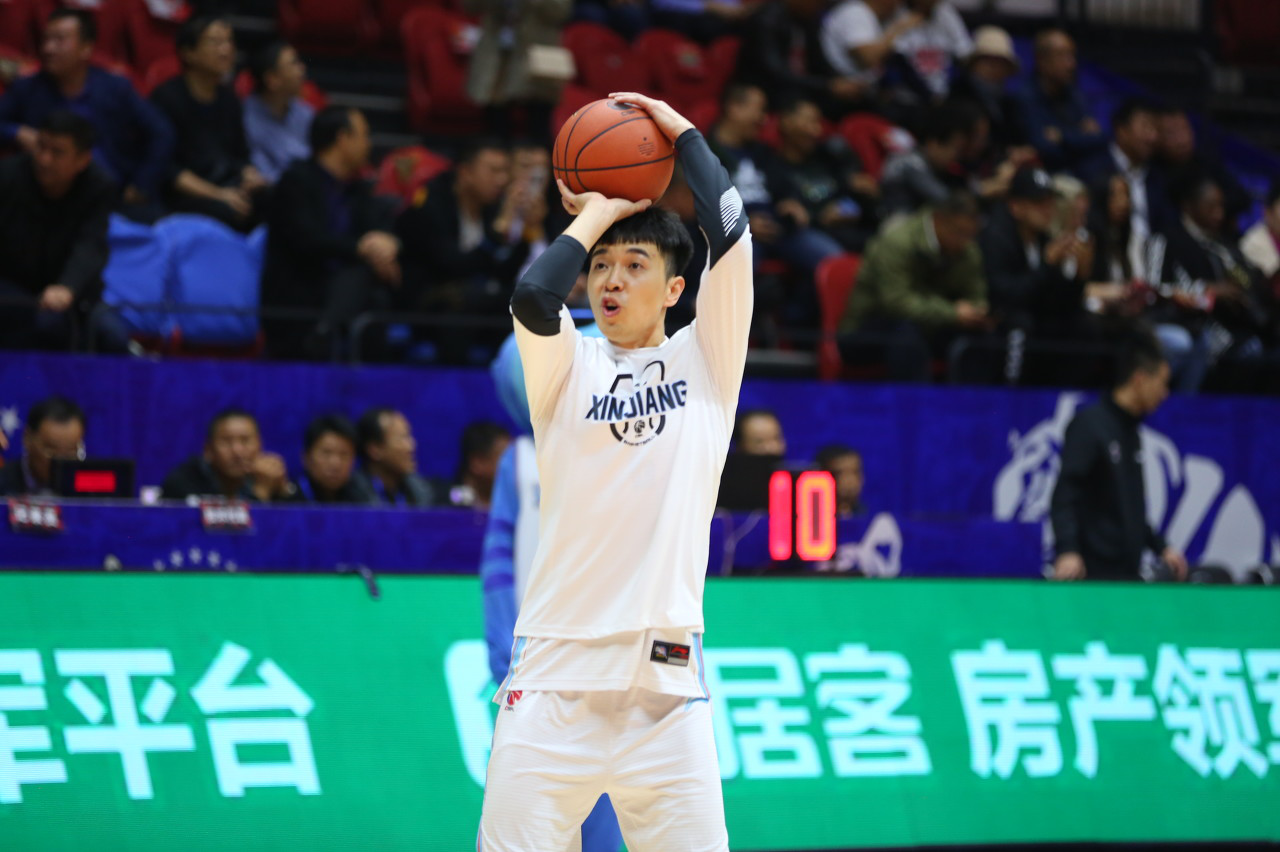 今日图集:越老越妖的后卫曾令旭