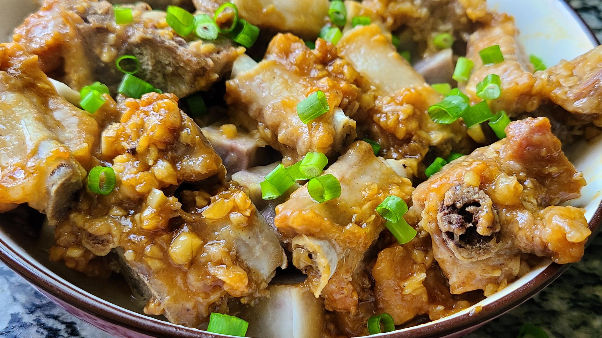 排骨的做法是比较多的,除了炖汤之外,还有很多简单好吃的清蒸做法.