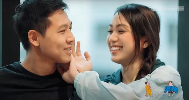 除了家人的陪伴,姜丽文还感恩有未婚夫柏豪的悉心照顾.