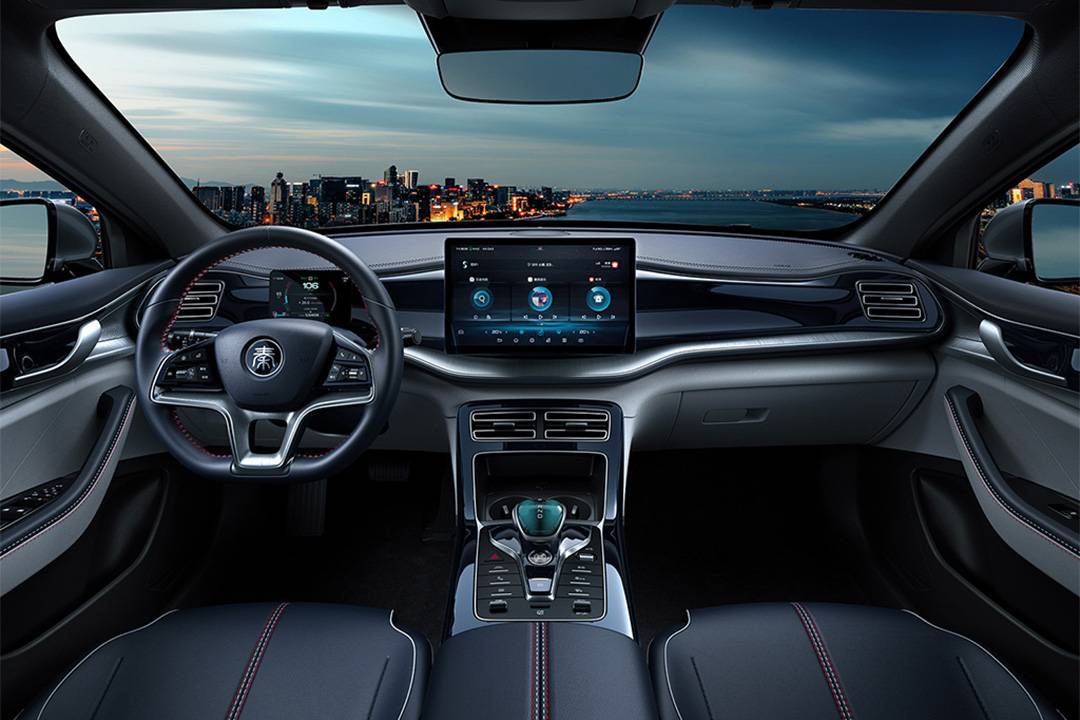 比亚迪秦plus内饰实拍图官图对比大屏是惊喜内饰质感有差距