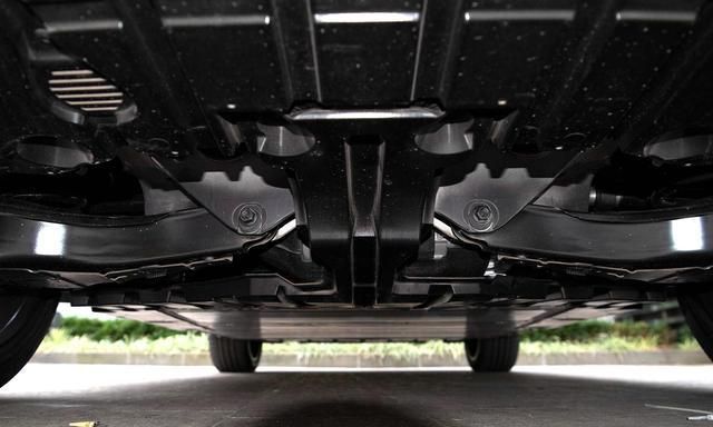 沃尔沃xc40纯电是沃尔沃品牌顺应电动化趋势的首款产品,肩负着品牌