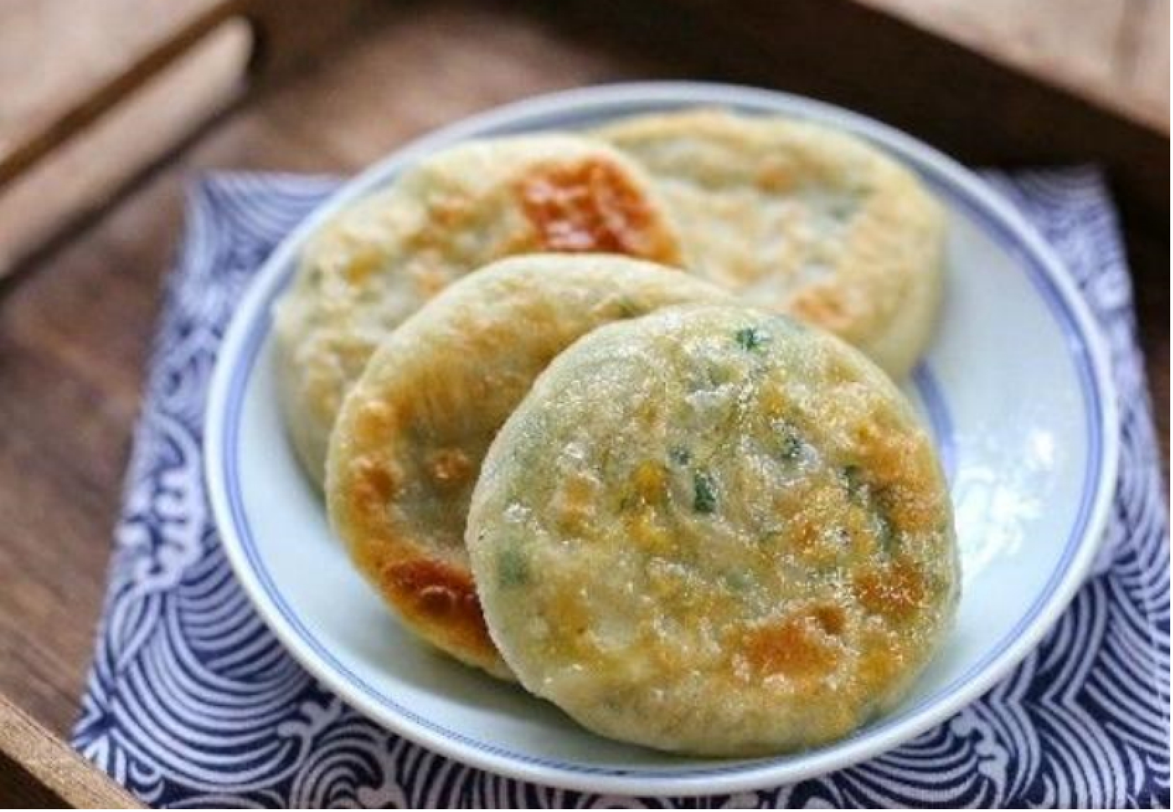 掌握两个技巧,韭菜饼皮脆香脆,馅儿饱满又鲜美