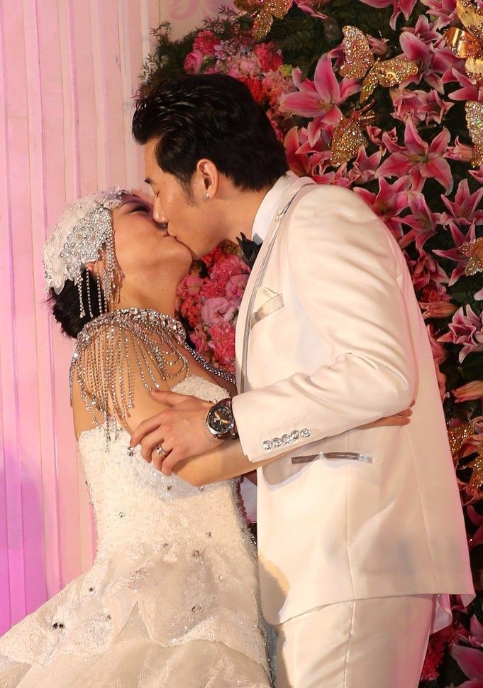 白冰为何听哭了但凡有点故事的人都听不得奶茶的这首后来