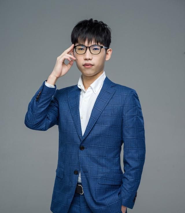 终于等到官宣!战马教练正式加入tes,银河战舰新赛季能否起飞