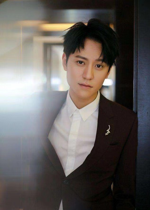 杨紫前男友秦俊杰恋情曝光曾因拍瑶象传奇相恋