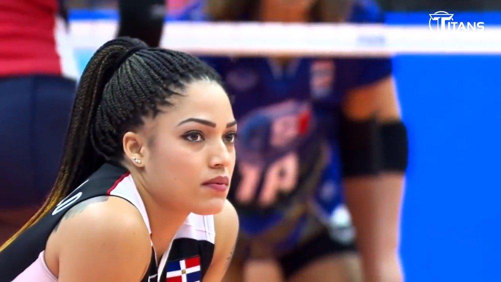 多米尼加女排自由人卡斯蒂略的集锦送上