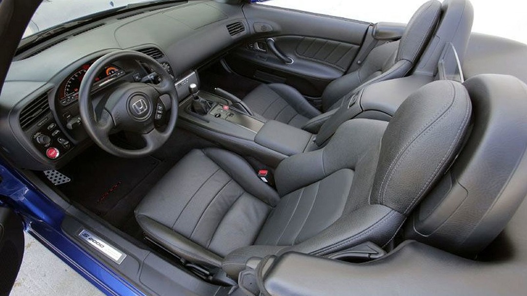 上图为2006款s2000车型内饰图