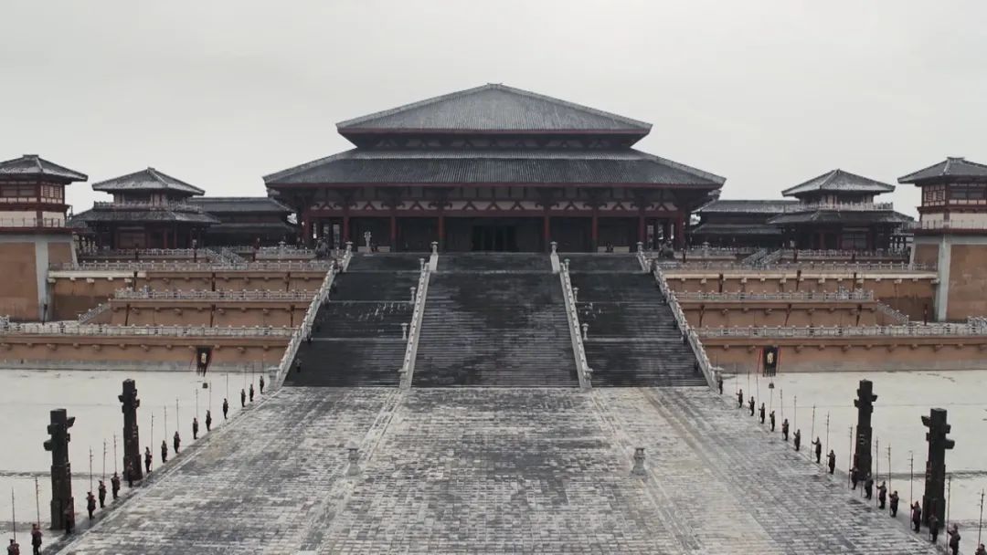 大秦赋》似乎不如之前三部那样"古朴"了,事实上,以前古朴的画风与拍摄