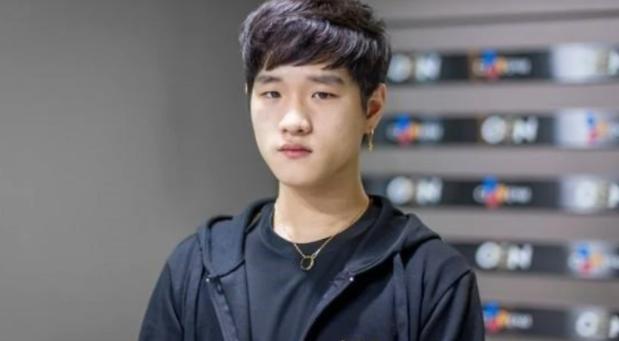 英雄联盟:crown皇冠哥宣布退役,s7冠军中单终也落幕