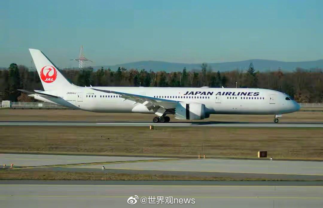 日本航空(jal)一架从冲绳那霸机场起飞的班机