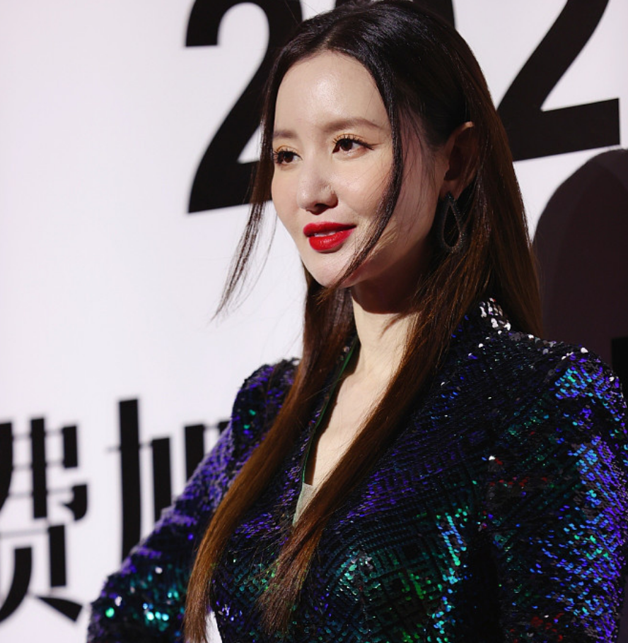 39岁张萌生图曝光身材和年轻时一样能打就是脸僵回不去了