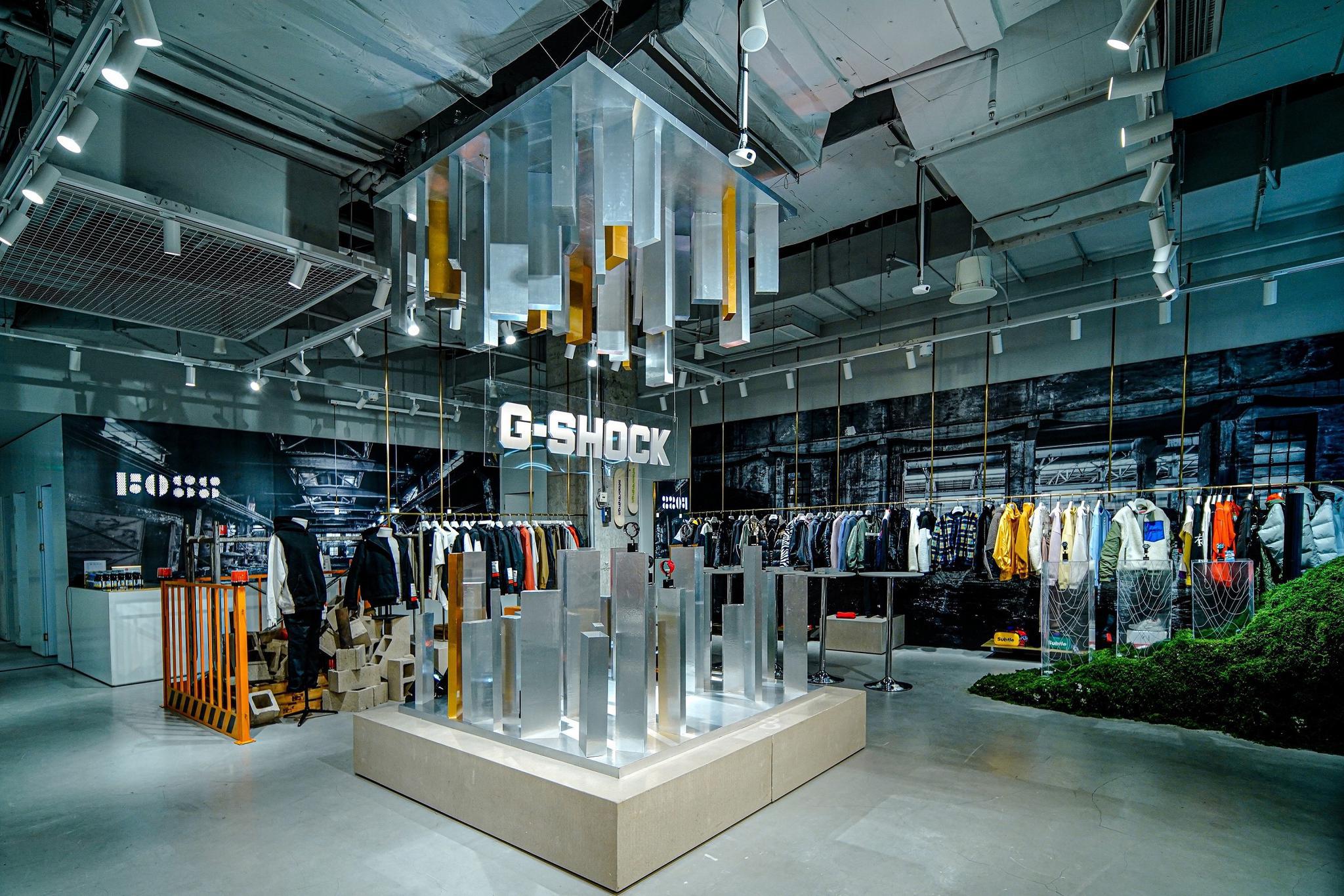 作为多品类潮流单品集合地,foss一直热衷和各大品牌的跨界合作