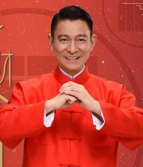 刘德华只需要一个动作就能让直播间变成拜年现场,大家其乐融融切换到