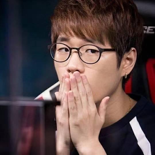 英雄联盟:crown皇冠哥宣布退役,s7冠军中单终也落幕