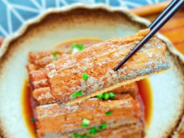 分享秘制熏卤带鱼的做法,鲜香入味,好吃到连汤都吃光