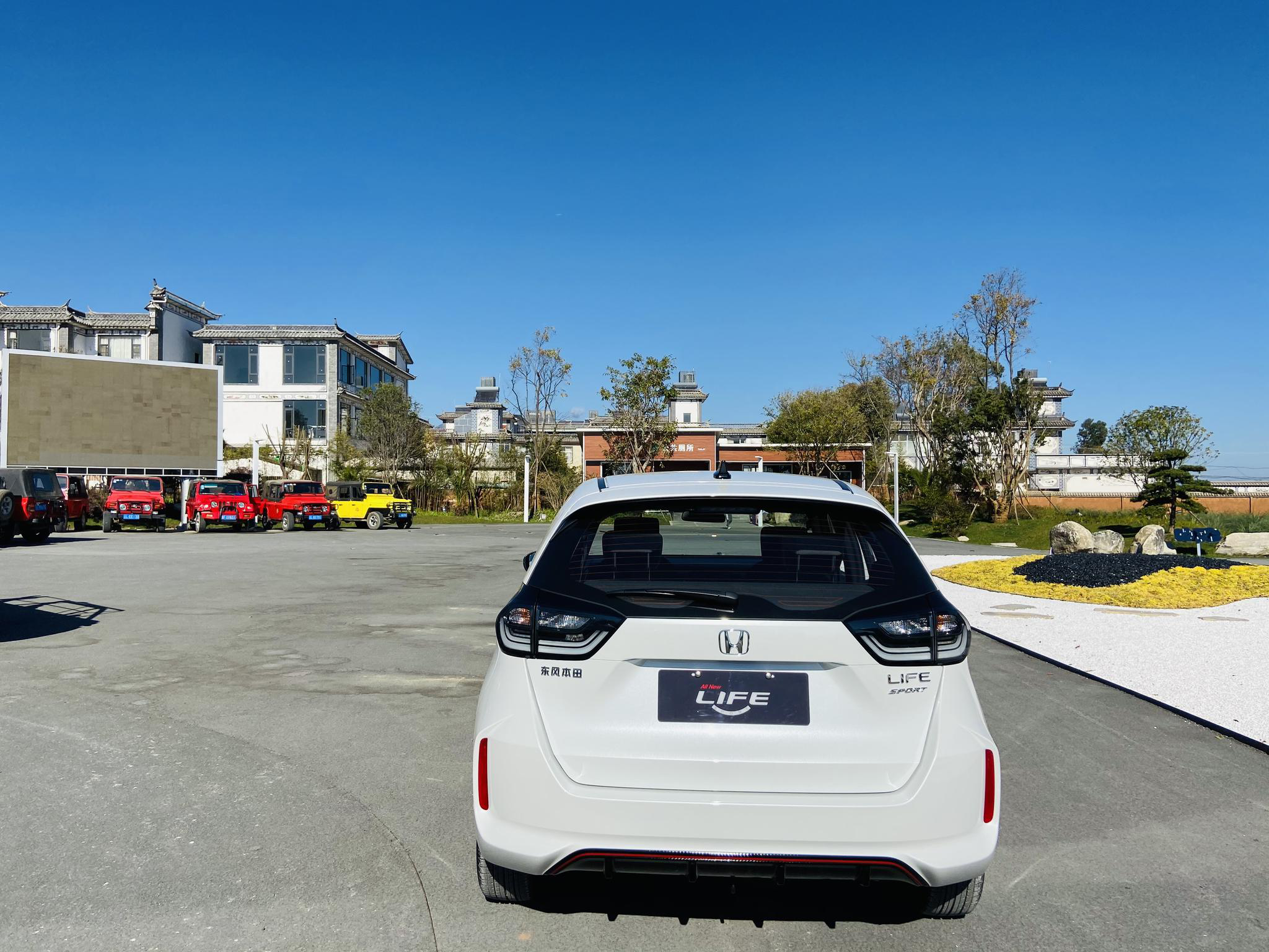 试驾东风本田life,比想象中更好开,入门版也有6气囊