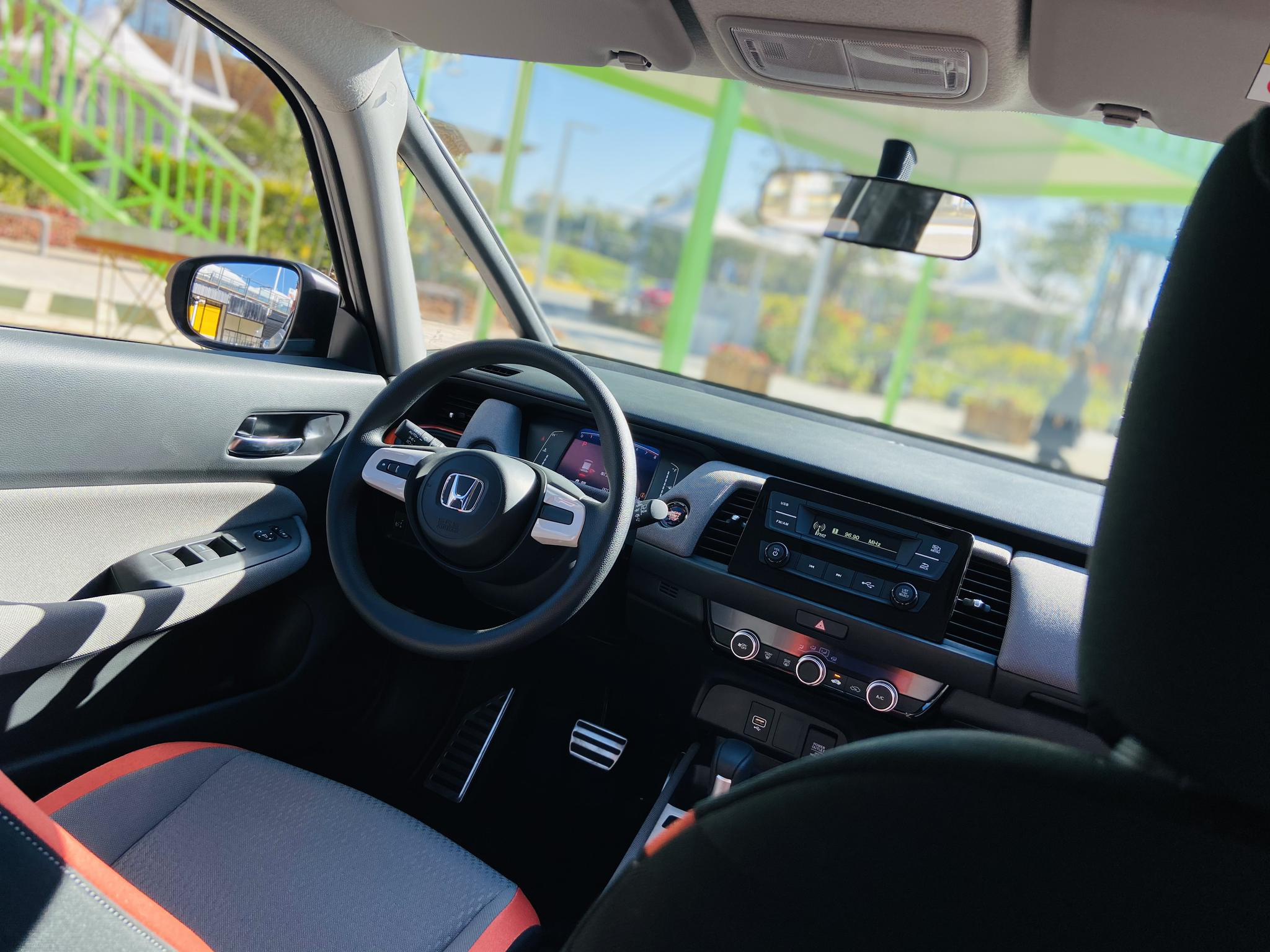 试驾东风本田life,比想象中更好开,入门版也有6气囊