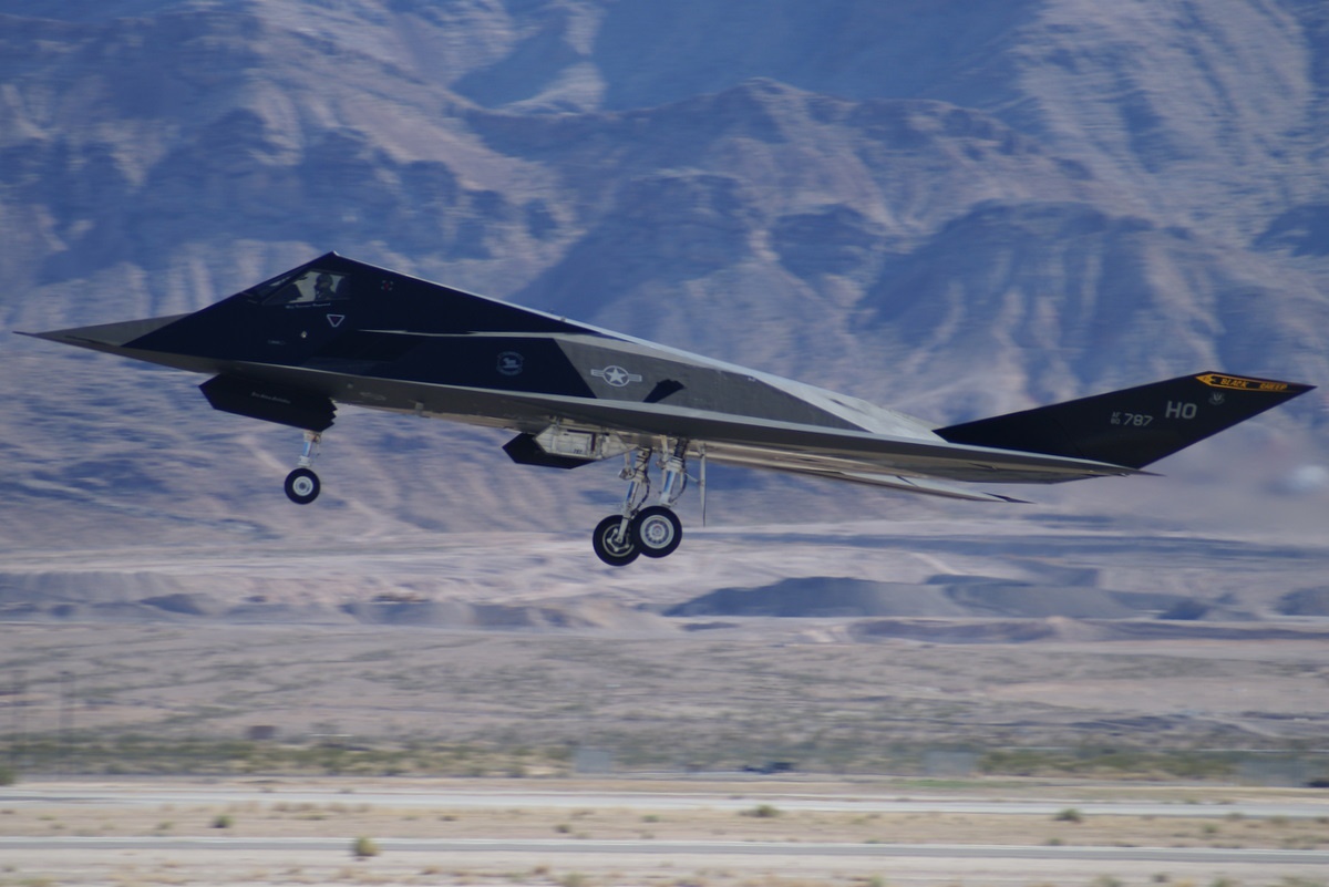 全球首款隐身战机复活美多次动用f117战机担负重要使命