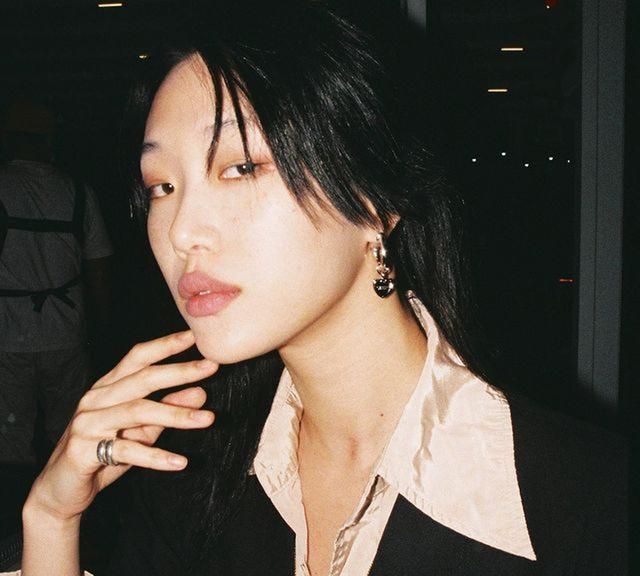 28岁超模崔素拉受访,为减肥试过连续5周只喝水,一天晕倒10次