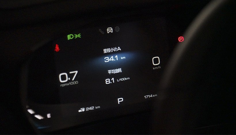 7年小钢炮车手实测五菱凯捷,空间配置越级表现,动力尚可油耗低